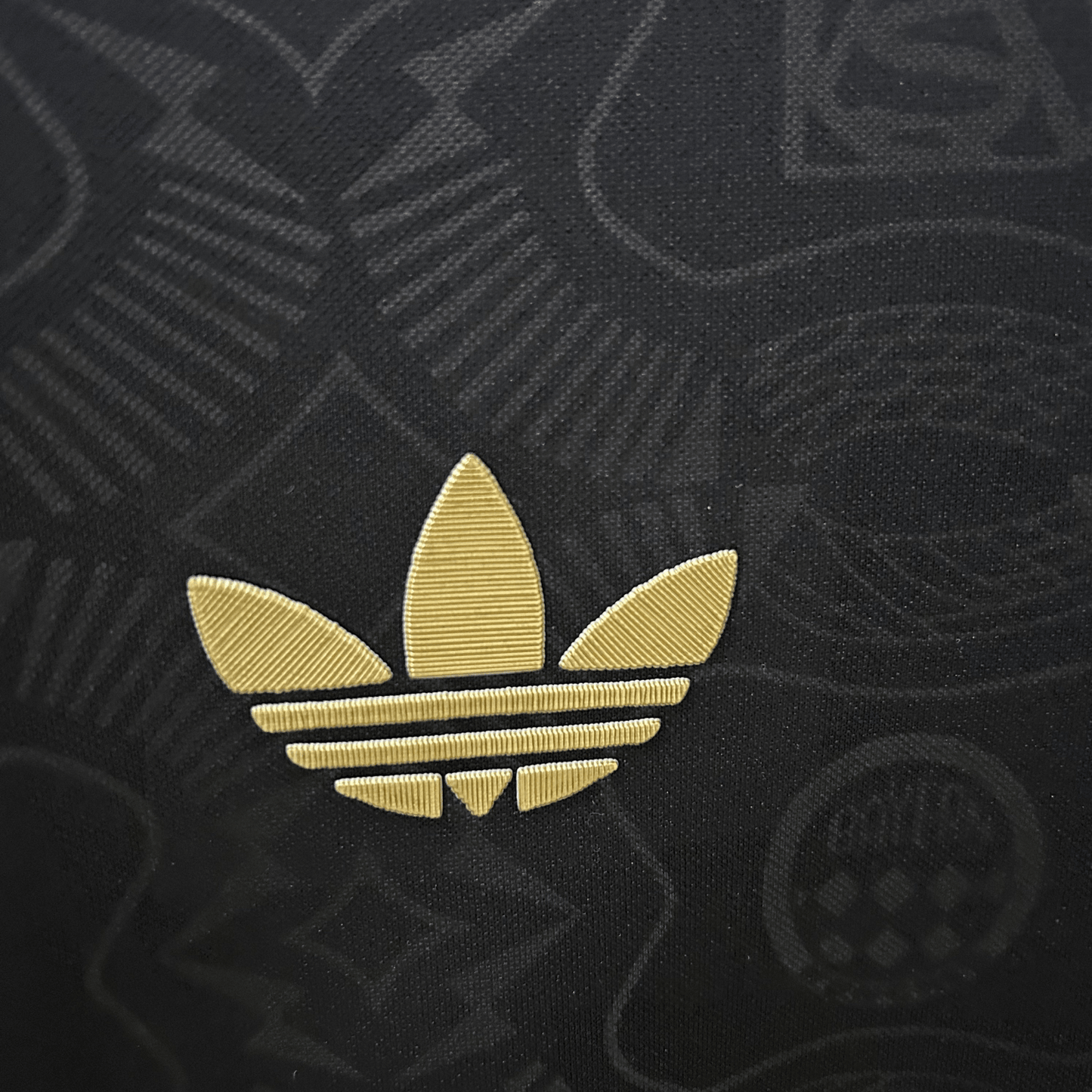 FC Bayern "Luxe Chrome" Premium Kit